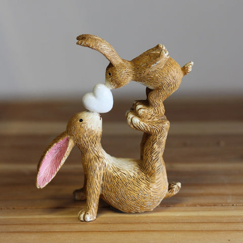 Rustic style resin bunny mother and baby ornament with white heart