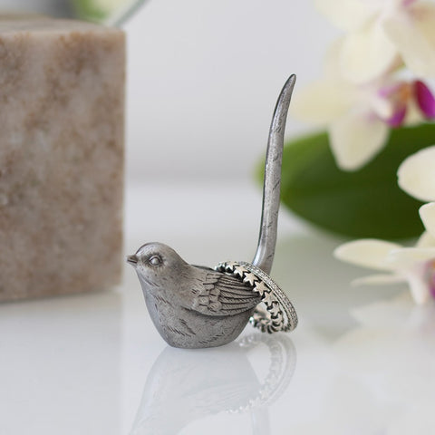 Iron ring holder shaped like a sparrow